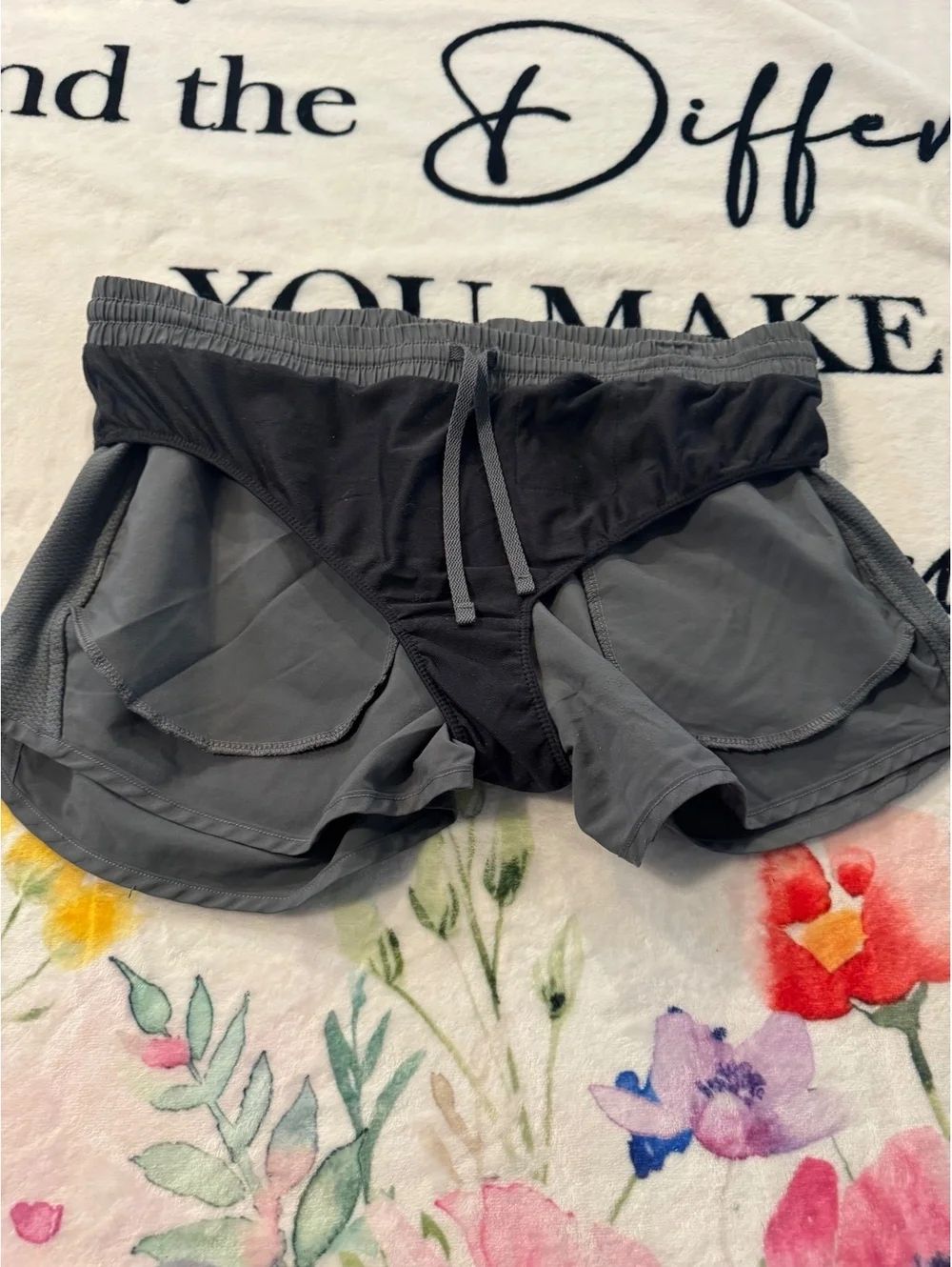Under Armor Womens Medium Gray Running Shorts Athletic Gym Workout Size M